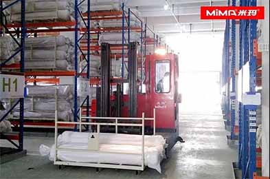 mima multidirektionaler Gabelstapler in der Textilindustrie